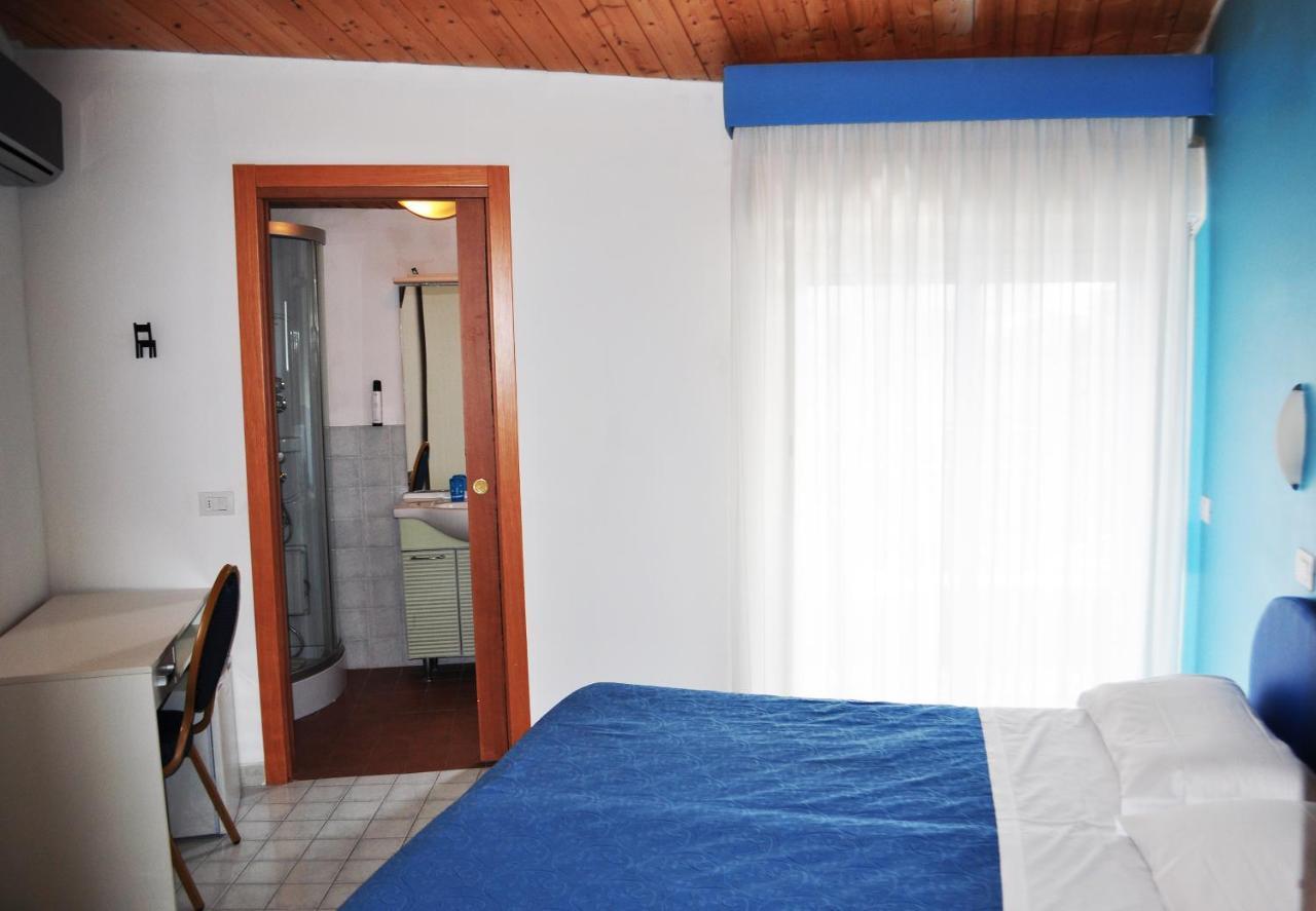 Hotel Albatros Roseto Degli Abruzzi Exterior foto