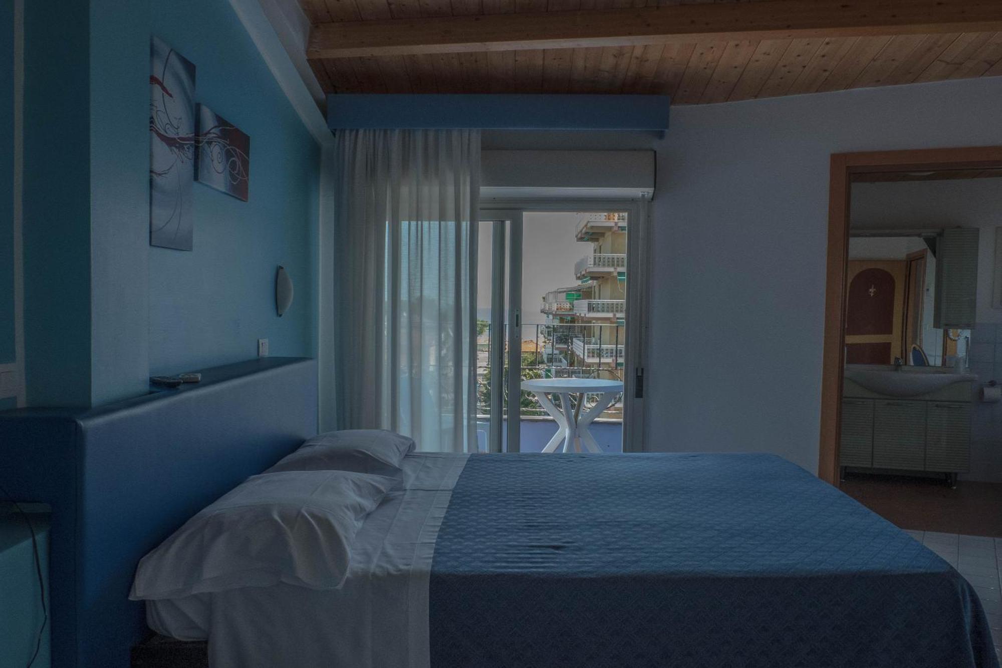 Hotel Albatros Roseto Degli Abruzzi Exterior foto