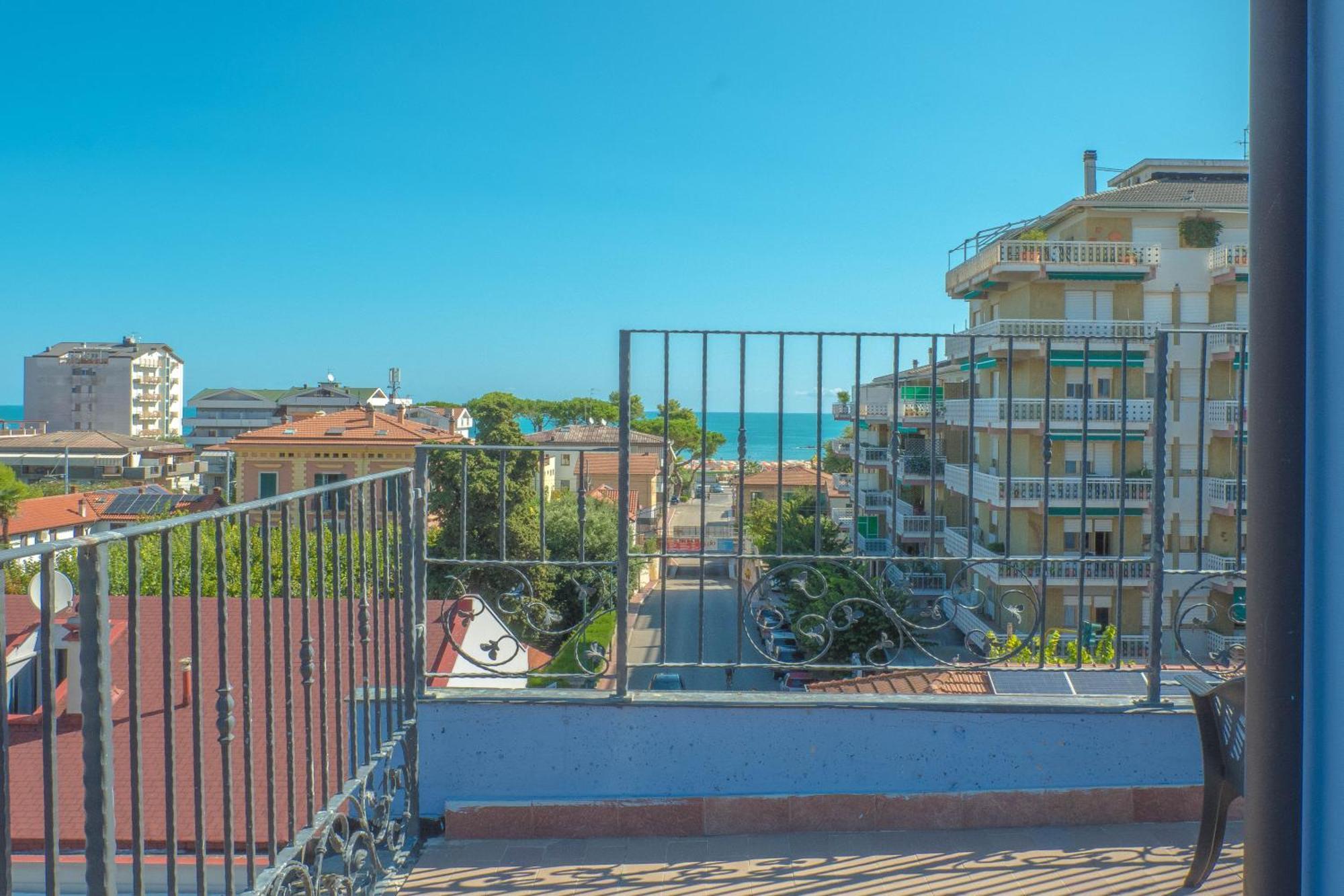 Hotel Albatros Roseto Degli Abruzzi Exterior foto