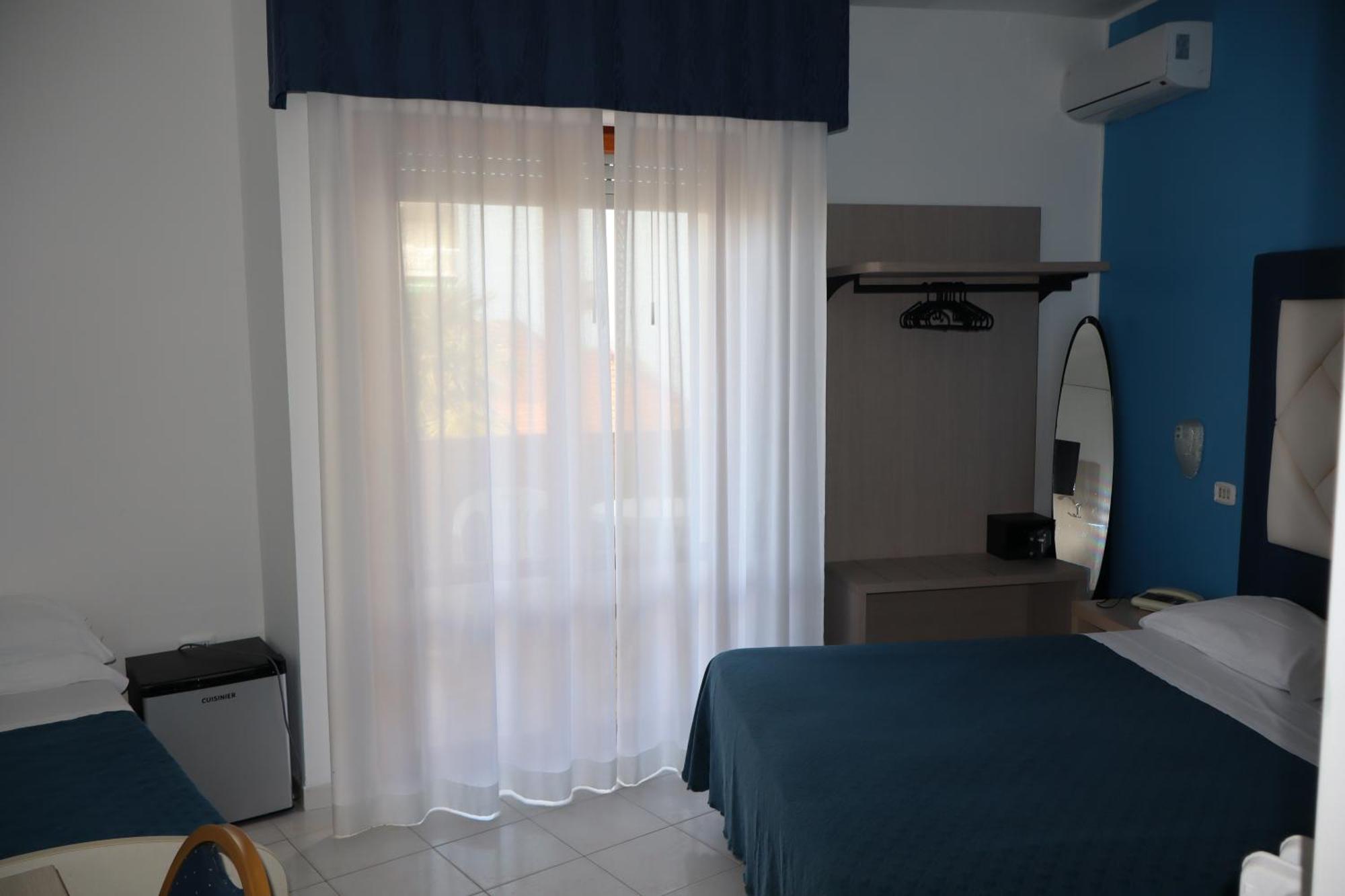 Hotel Albatros Roseto Degli Abruzzi Exterior foto