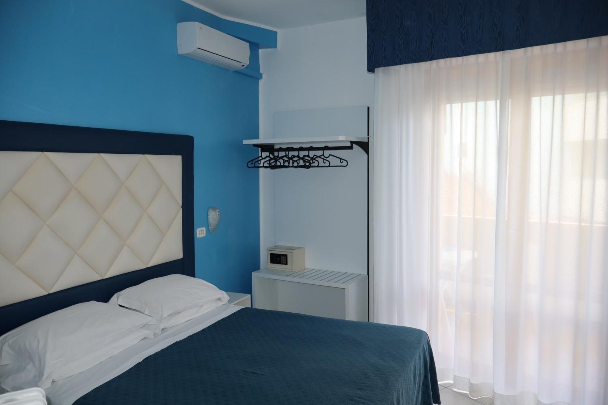 Hotel Albatros Roseto Degli Abruzzi Exterior foto